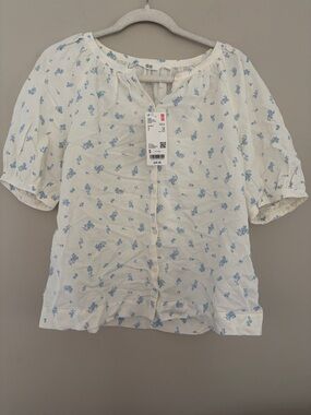NWT Uniqlo White Blouse with Blue Flowers Small
